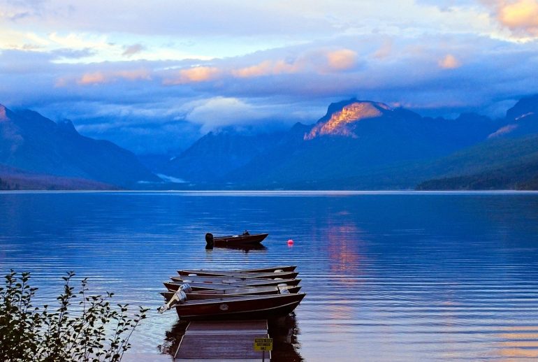 lake-mcdonald-rental-boats-4032284_1280.jpg